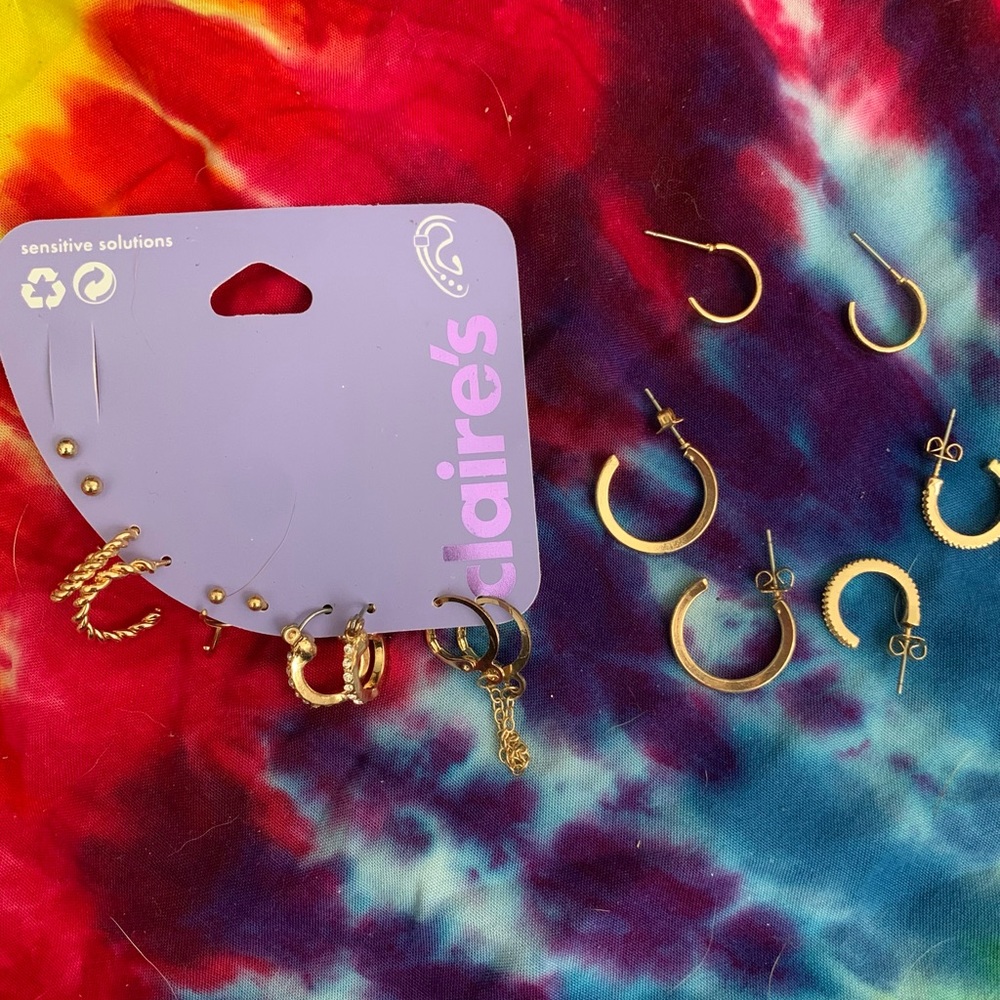 8 Pairs of claire's gold earrings
